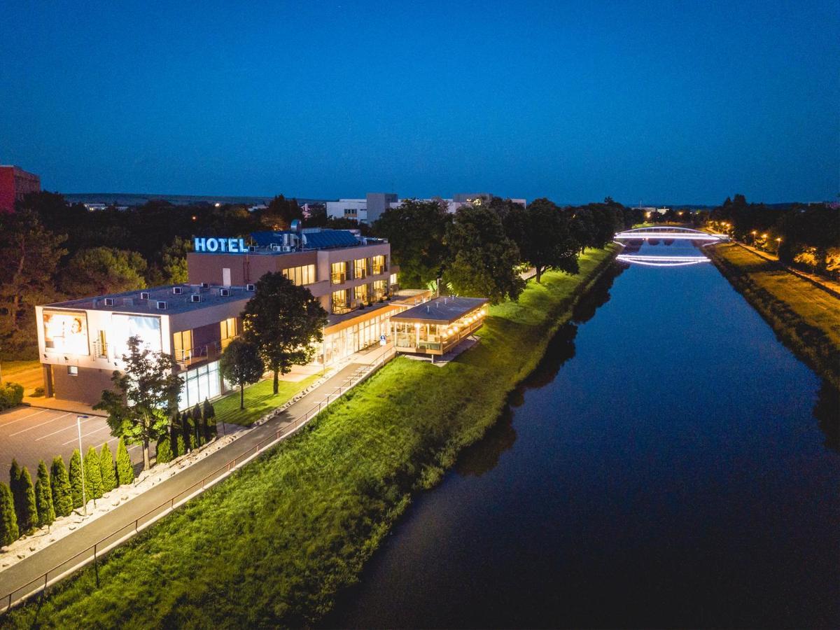 Hotel River Нитра Экстерьер фото