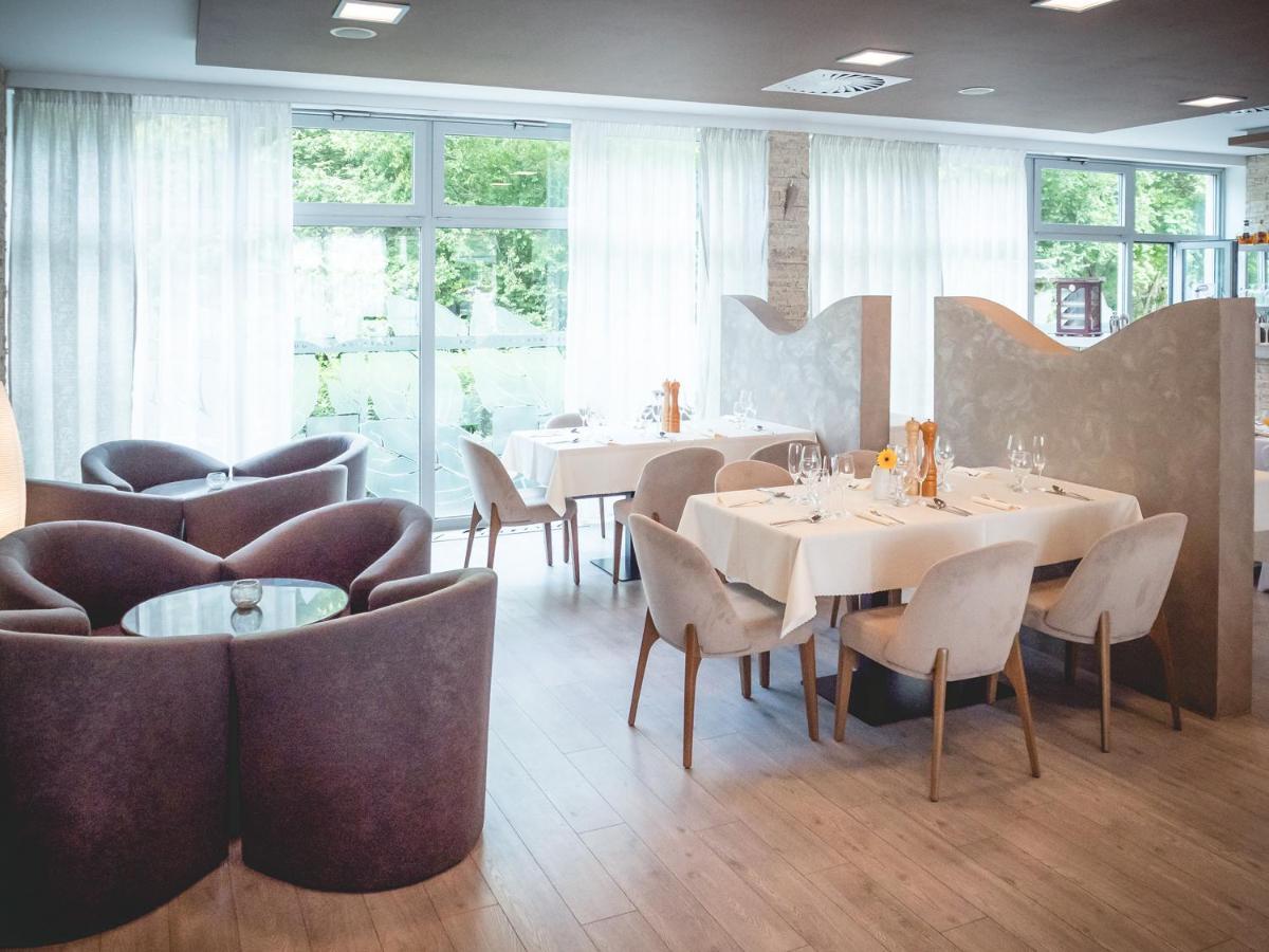 Hotel River Нитра Экстерьер фото