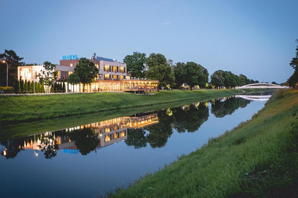 Hotel River Нитра Экстерьер фото