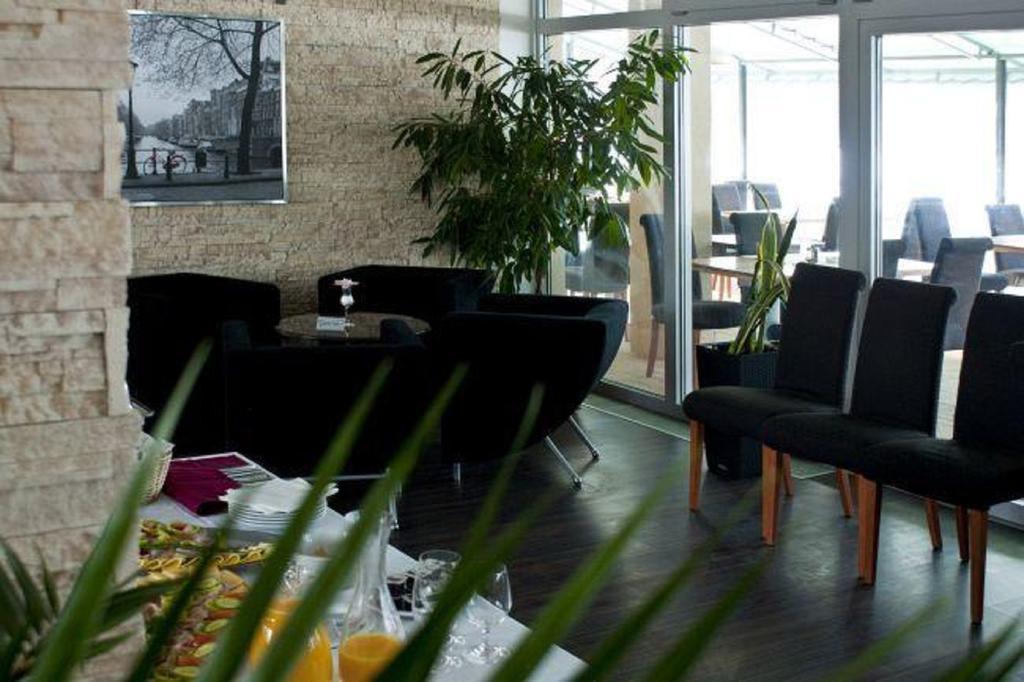 Hotel River Нитра Экстерьер фото